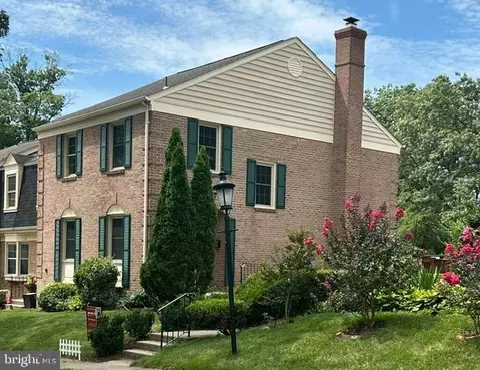 5420 Cabot Ridge Ct, Fairfax, VA 22032