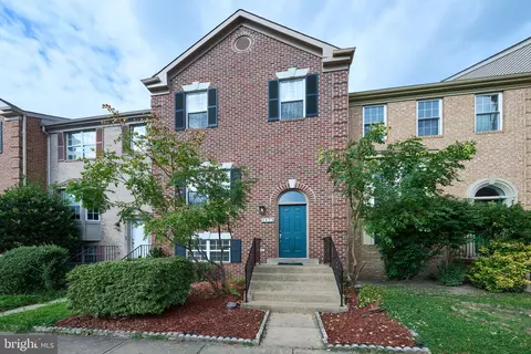 5473 Middlebourne Ln, Centreville, VA 20120