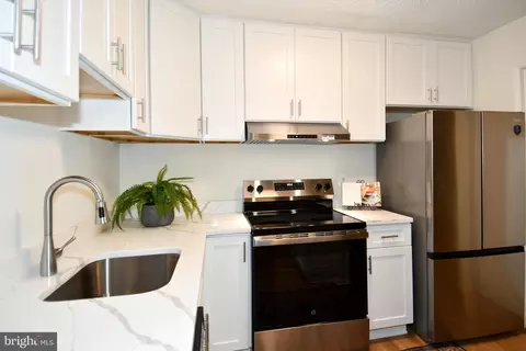 Kitchen - 2231 Cartwright Pl, Reston, VA 20191 photo 4 of 5