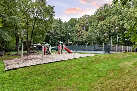 Exterior - 2231 Cartwright Pl, Reston, VA 20191 photo 5 of 8