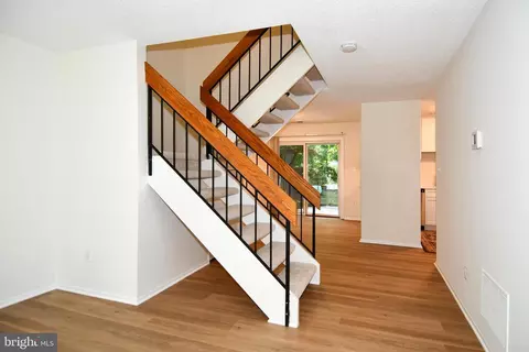 Entry Way - 2231 Cartwright Pl, Reston, VA 20191 photo 3 of 4