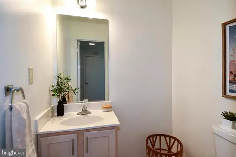 Bath - 2231 Cartwright Pl, Reston, VA 20191 photo 1 of 3