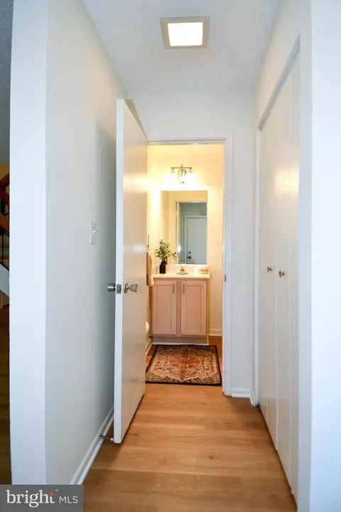 Entry Way - 2231 Cartwright Pl, Reston, VA 20191 photo 2 of 4