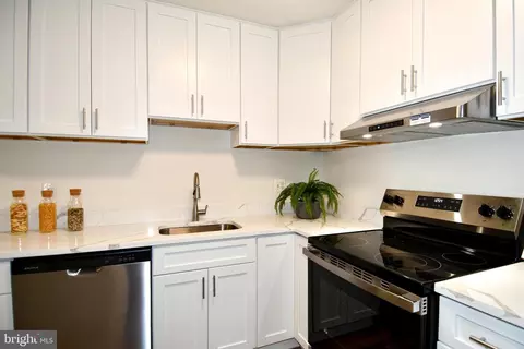 Kitchen - 2231 Cartwright Pl, Reston, VA 20191 photo 5 of 5