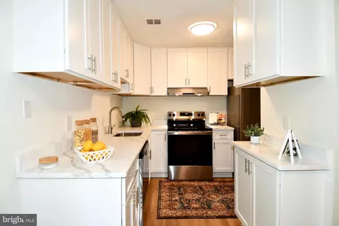 Kitchen - 2231 Cartwright Pl, Reston, VA 20191 photo 2 of 5