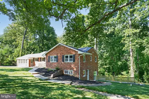5940 Saint John Dr, Alexandria, VA 22310