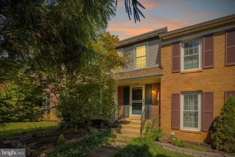 5703 Gladden, Alexandria, VA 22303