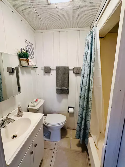 Bath - 6509 Melia St, Springfield, VA 22150 photo 2 of 2