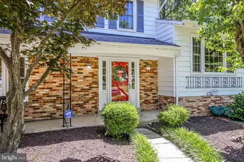 8707 Falkstone Ln, Alexandria, VA 22309