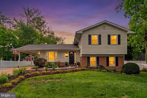 225 Manvell Rd SE, Vienna, VA 22180