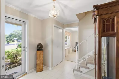 Entry Way - 9385 Saddlemount Ct, Springfield, VA 22153 photo 2 of 3