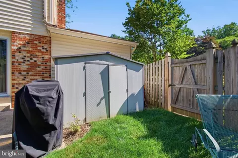 Exterior - 9385 Saddlemount Ct, Springfield, VA 22153 photo 7 of 9