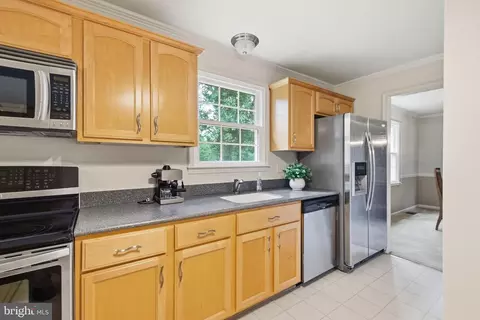 Kitchen - 9385 Saddlemount Ct, Springfield, VA 22153 photo 2 of 3