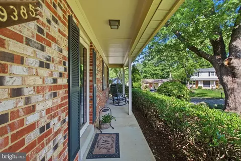 Exterior - 9385 Saddlemount Ct, Springfield, VA 22153 photo 4 of 9