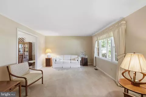 Living - 9385 Saddlemount Ct, Springfield, VA 22153 photo 1 of 6