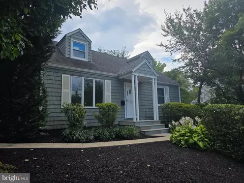 3120 Greenway Blvd, Falls Church, VA 22042