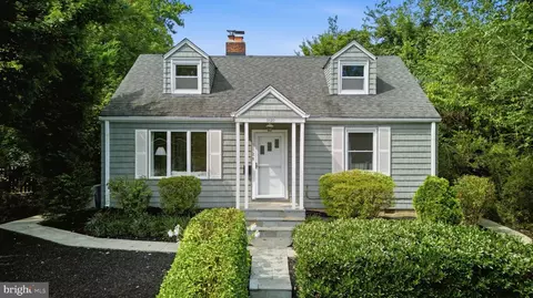 3120 Greenway Blvd, Falls Church, VA 22042