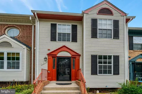 6018 Crocus Ct, Alexandria, VA 22310