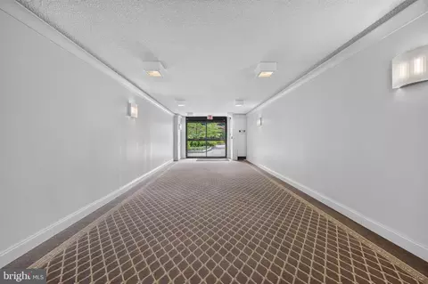 Entry Way - 1800 Old Meadow Rd #101, Mclean, VA 22102 photo 9 of 12