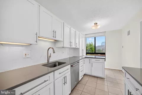 Kitchen - 1800 Old Meadow Rd #101, Mclean, VA 22102 photo 2 of 2