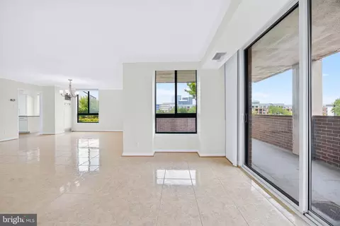 Living - 1800 Old Meadow Rd #101, Mclean, VA 22102 photo 6 of 8