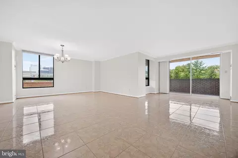 Living - 1800 Old Meadow Rd #101, Mclean, VA 22102 photo 5 of 8