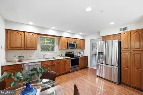 Kitchen - 7362 Silver Pine Dr, Springfield, VA 22153 photo 5 of 5