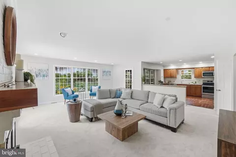Living - 7362 Silver Pine Dr, Springfield, VA 22153 photo 8 of 10