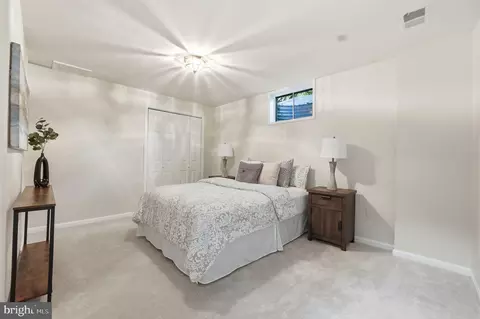 Bedroom - 7362 Silver Pine Dr, Springfield, VA 22153 photo 7 of 9