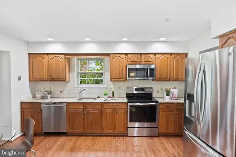 Kitchen - 7362 Silver Pine Dr, Springfield, VA 22153 photo 2 of 5