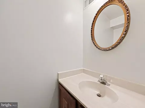 Bath - 6281 Rathlin Dr, Springfield, VA 22152 photo 1 of 3