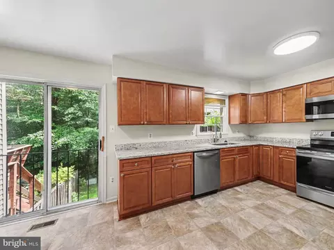 Kitchen - 6281 Rathlin Dr, Springfield, VA 22152 photo 2 of 4