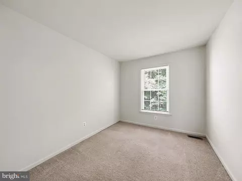 Bedroom - 6281 Rathlin Dr, Springfield, VA 22152 photo 3 of 6
