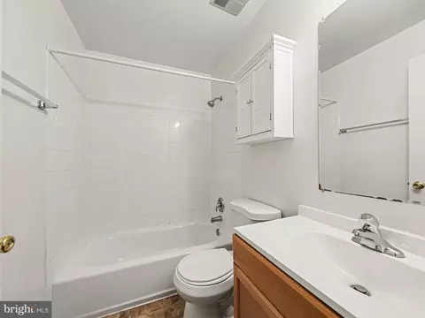 Bath - 6281 Rathlin Dr, Springfield, VA 22152 photo 3 of 3