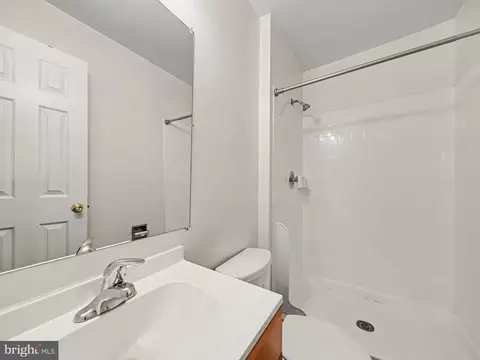 Bath - 6281 Rathlin Dr, Springfield, VA 22152 photo 2 of 3