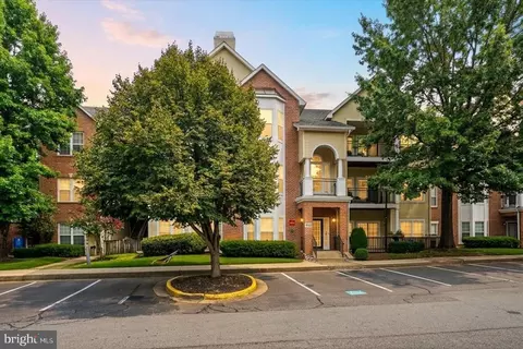 4142 Fountainside Ln #E102, Fairfax, VA 22030