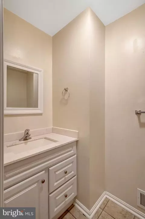 Bath - 7719 Bristol Square Ct, Springfield, VA 22153 photo 1 of 4