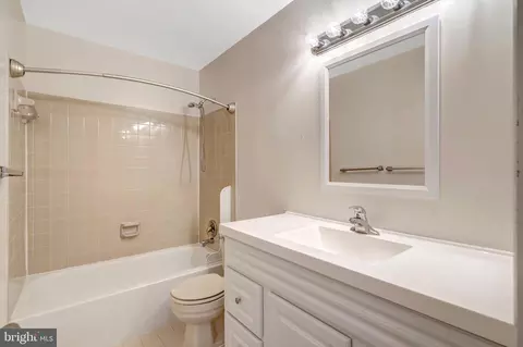 Bath - 7719 Bristol Square Ct, Springfield, VA 22153 photo 3 of 4