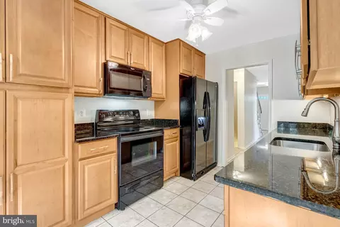 Kitchen - 7719 Bristol Square Ct, Springfield, VA 22153 photo 5 of 6