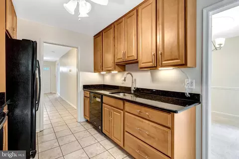 Kitchen - 7719 Bristol Square Ct, Springfield, VA 22153 photo 4 of 6