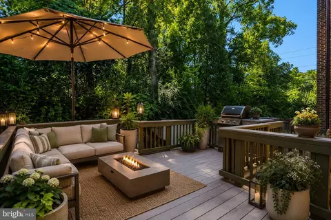 Exterior - 7719 Bristol Square Ct, Springfield, VA 22153 photo 4 of 13