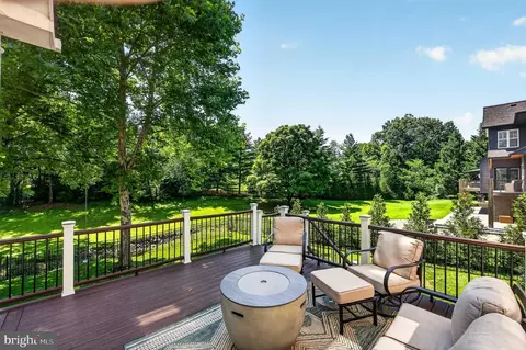 Exterior - 13633 Birch Dr, Chantilly, VA 20151 photo 8 of 26