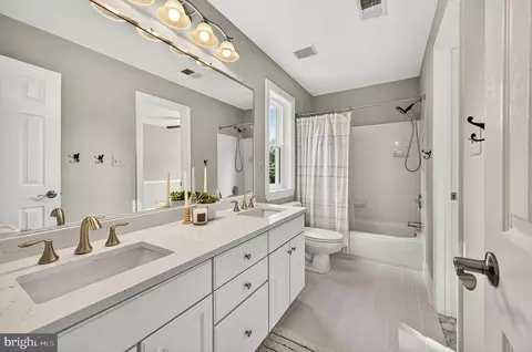 Bath - 13633 Birch Dr, Chantilly, VA 20151 photo 8 of 9