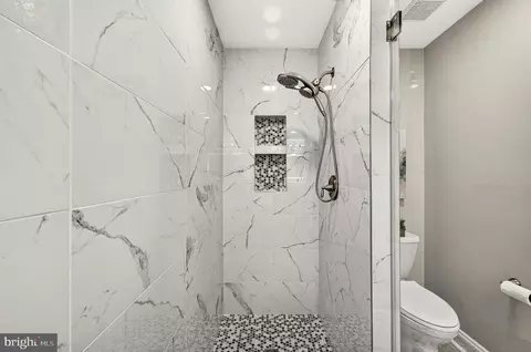 Bath - 13633 Birch Dr, Chantilly, VA 20151 photo 4 of 9
