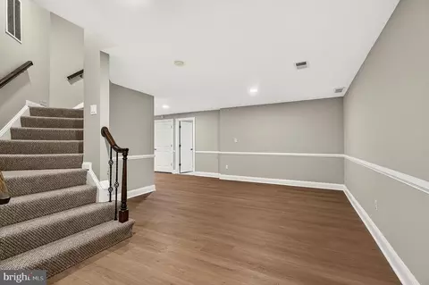 Living - 13633 Birch Dr, Chantilly, VA 20151 photo 4 of 7