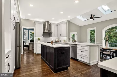 Kitchen - 13633 Birch Dr, Chantilly, VA 20151 photo 5 of 9