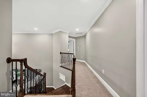 Entry Way - 13633 Birch Dr, Chantilly, VA 20151 photo 8 of 12