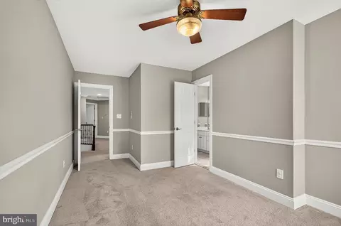Entry Way - 13633 Birch Dr, Chantilly, VA 20151 photo 9 of 12