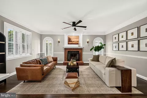 Living - 13633 Birch Dr, Chantilly, VA 20151 photo 3 of 7