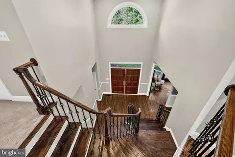 Entry Way - 13633 Birch Dr, Chantilly, VA 20151 photo 6 of 12